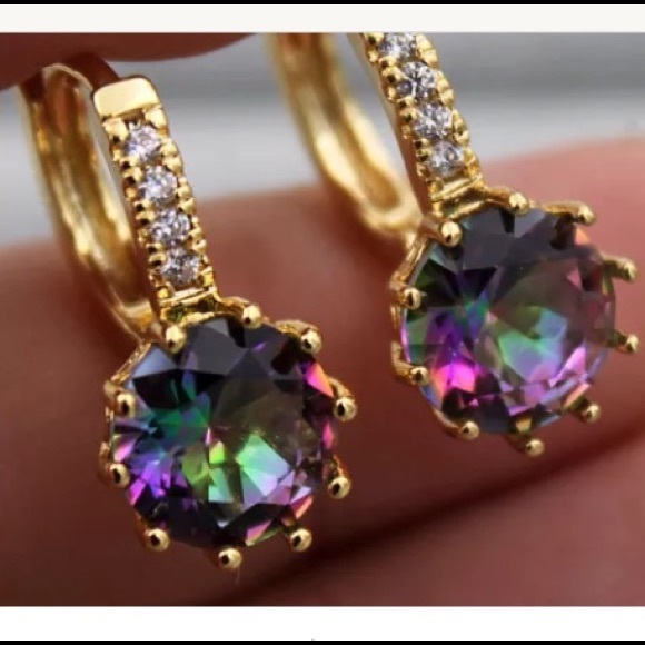 Jewelry - ✅💋Round Flower Stud Earrings.